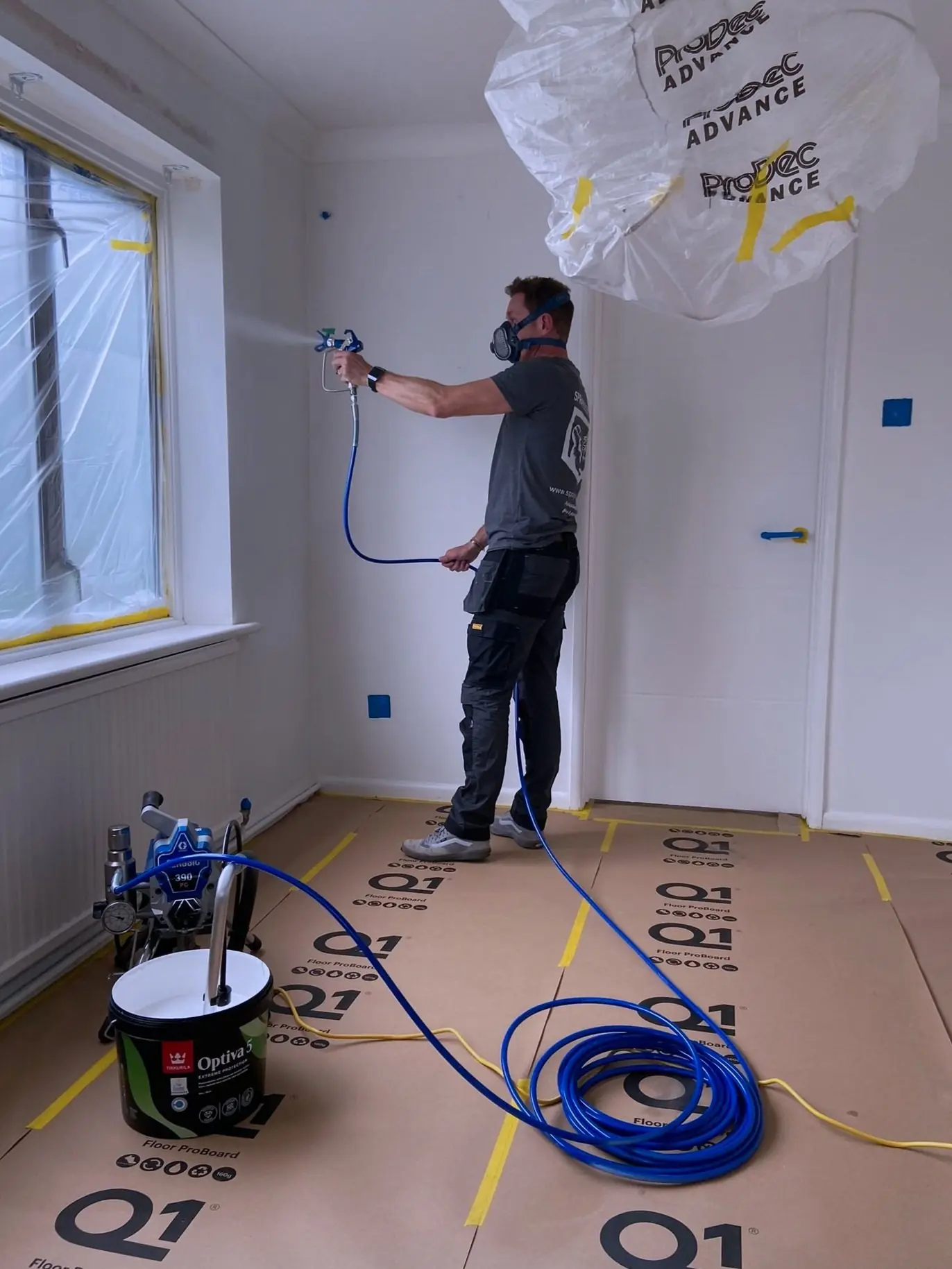 Freshly spray-painted and plastered room