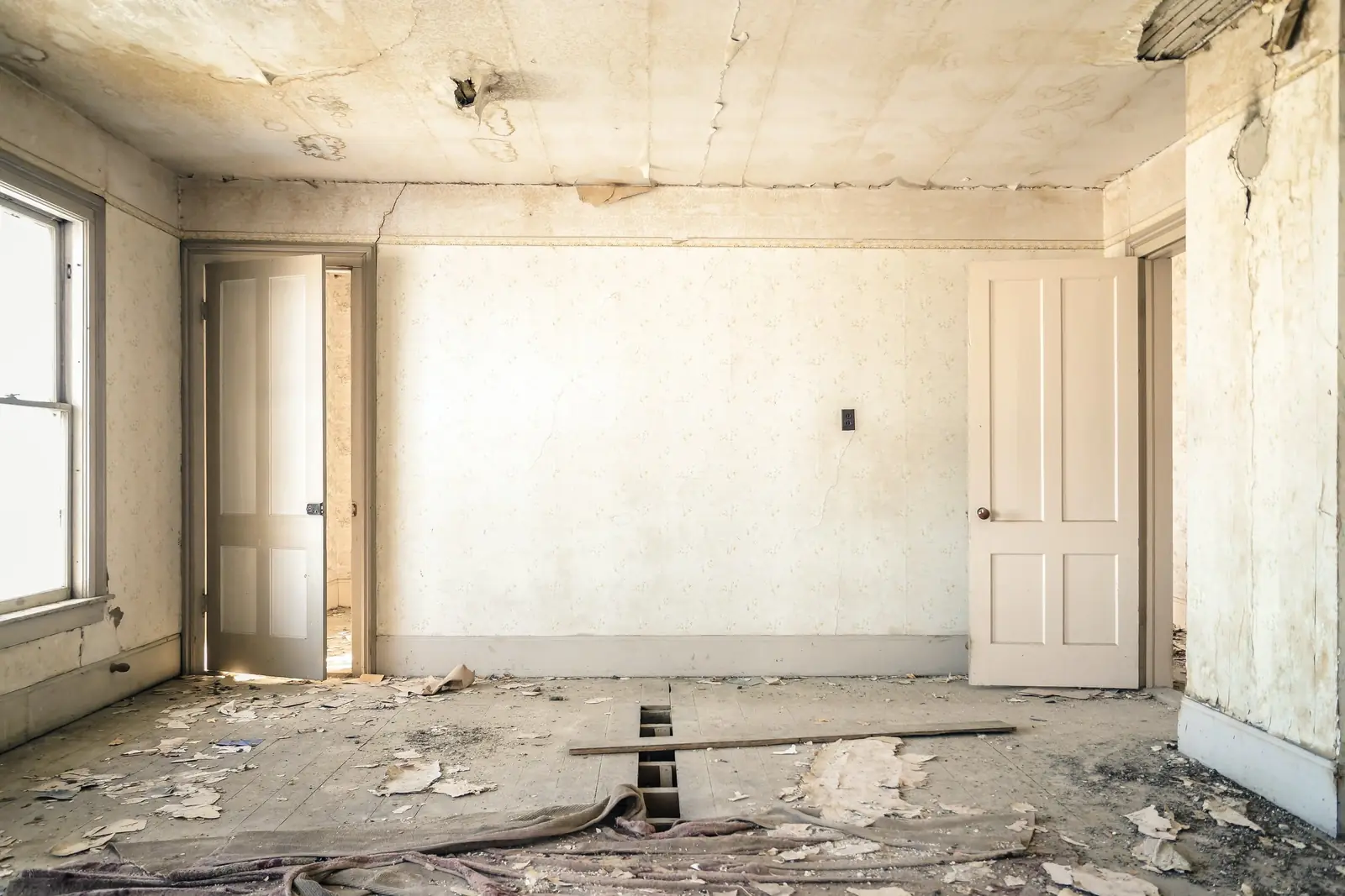 Commercial interior spray painting